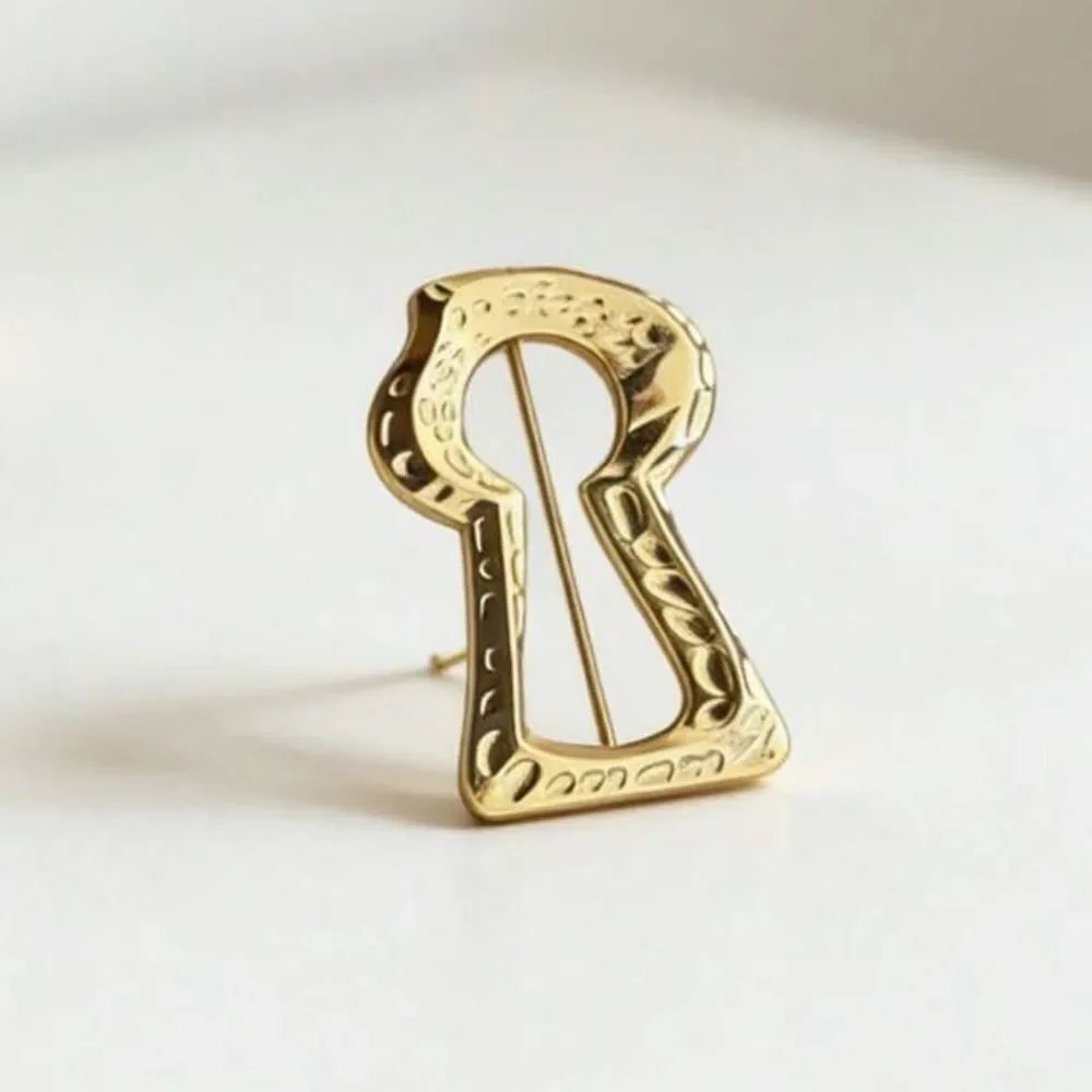 Gold Keyhole Accent Brooch A1708